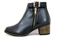 Chic Cool Ankle Boots Low Heels - black leather in small sizes