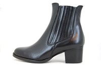 Chelsea Boots with Heels - black leather in large sizes