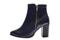 Elegant Pointed Ankle Boots - black in small sizes