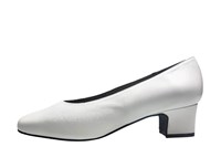 Comfortable white pumps in large sizes