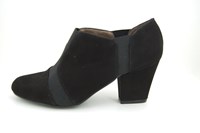 Black high closed pumps in small sizes