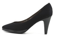 Sophisticated pumps in small sizes