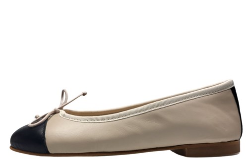 Supple patent nose ballerina - pale beige leather