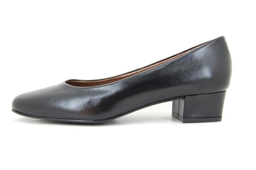 Business Pumps with Low Heels - black