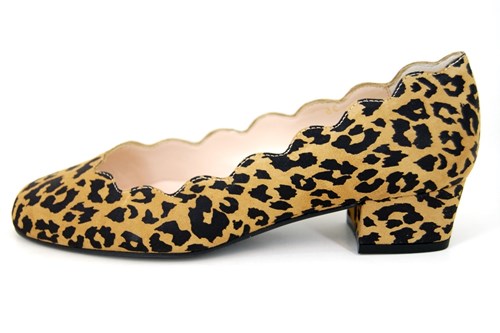 Leopard pumps low heels