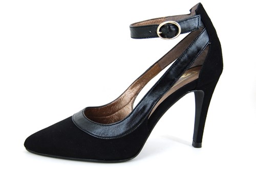 2 strap black heels