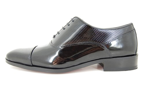 Black tie patent shoes