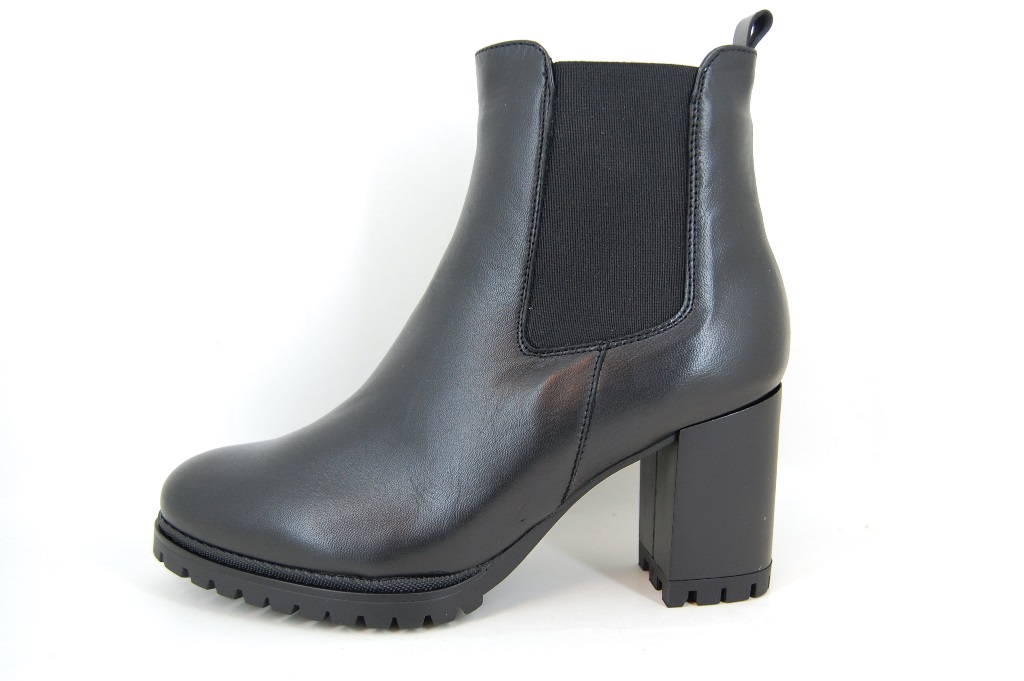 trendy chelsea boots
