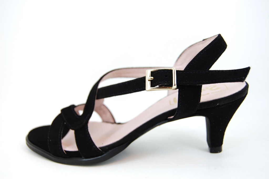 black kitten heels size 11