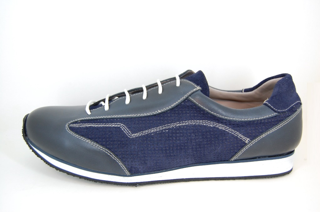 size 18 mens casual shoes